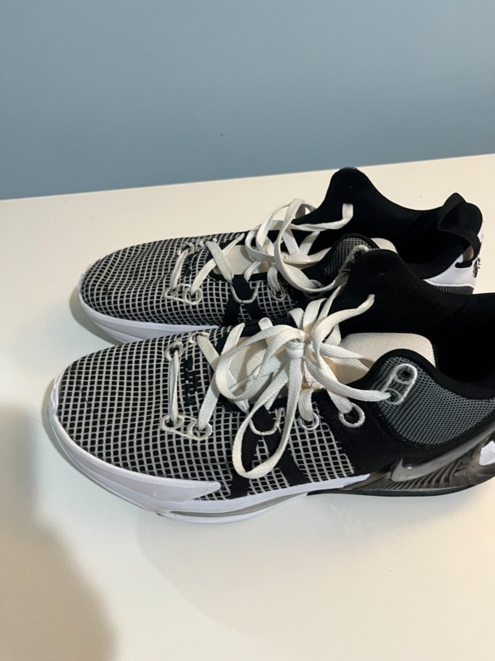 Nike LeBron Witness 7 Mens Size 13 Basketball Sneakers Black White